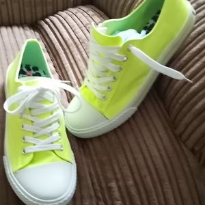 AIRWALKS RUNNING SHOES